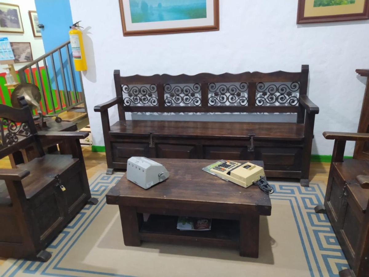 Hostel Camelot Саленто Экстерьер фото