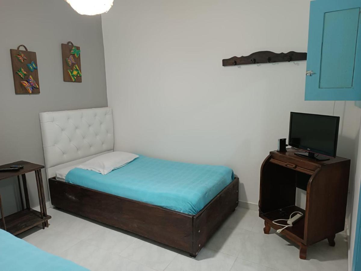 Hostel Camelot Саленто Экстерьер фото